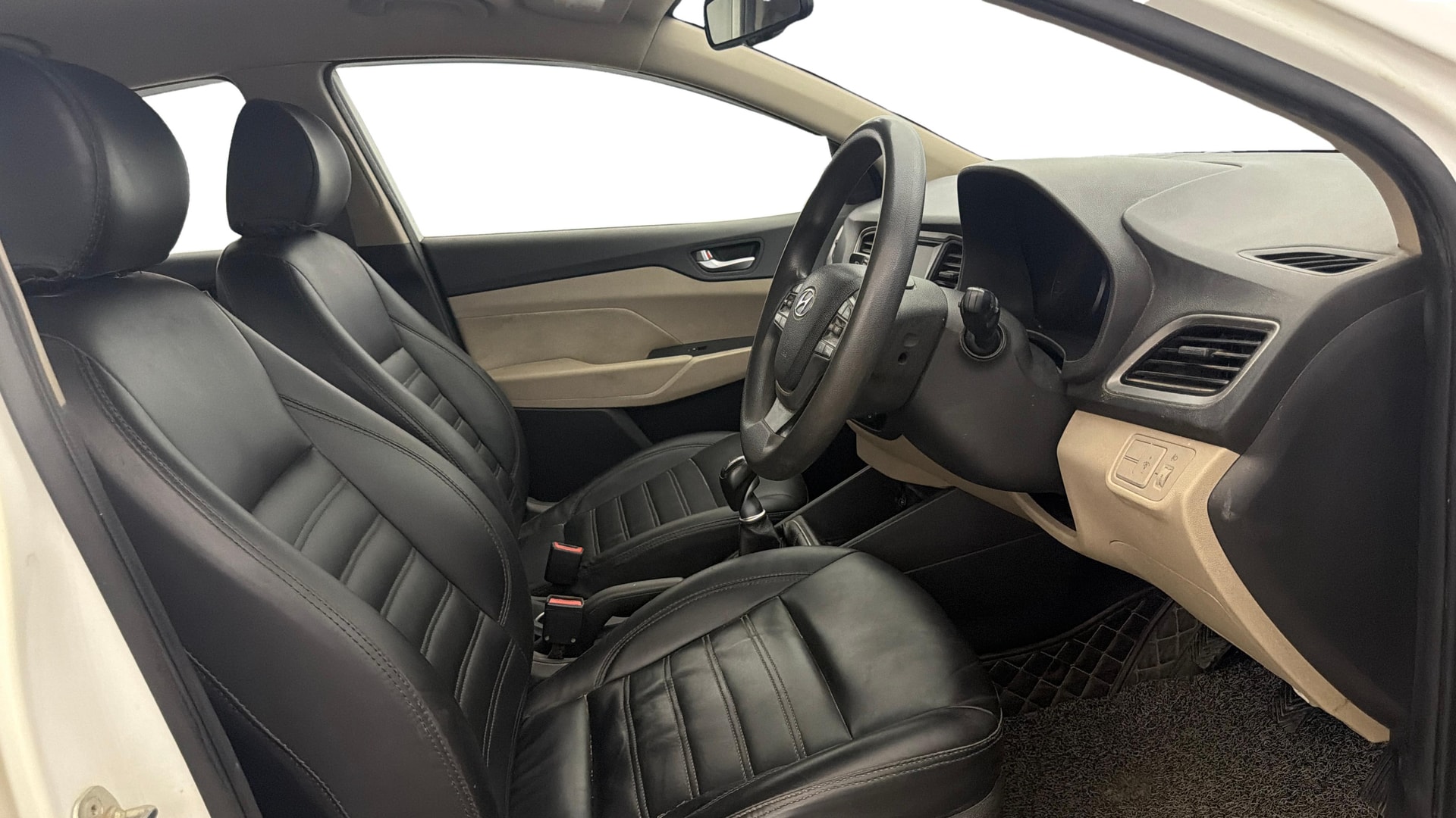 View 2019 Hyundai Verna 1.6 VTVT SX Image 27 Used 2019 Hyundai Verna 1.6 VTVT SX Image 27