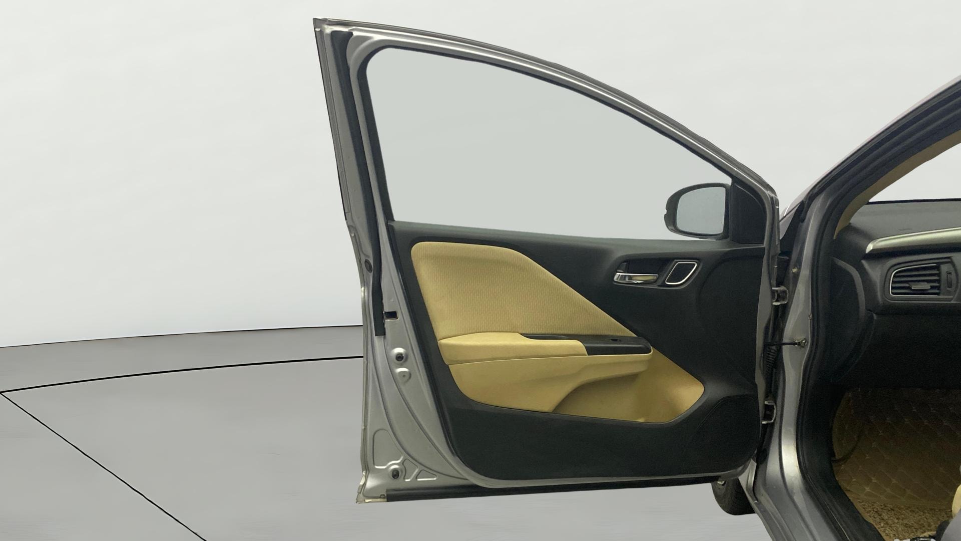 View 2022 Honda City ZX MT Diesel Anniversary Edition Image 37 Used 2022 Honda City ZX MT Diesel Anniversary Edition Image 37