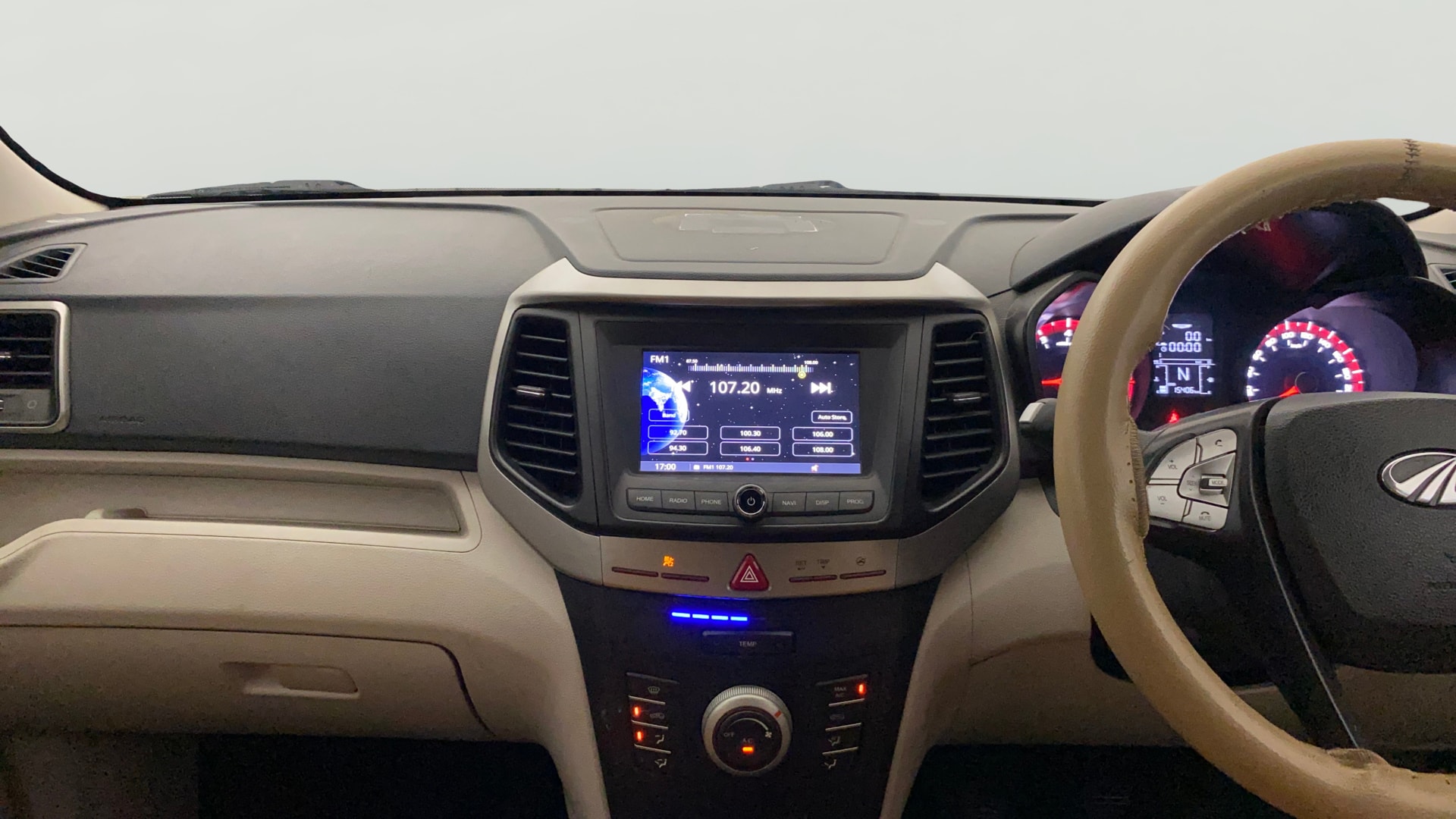 View 2020 Mahindra XUV300 W4 Petrol BS IV Image 30 Used 2020 Mahindra XUV300 W4 Petrol BS IV Image 30