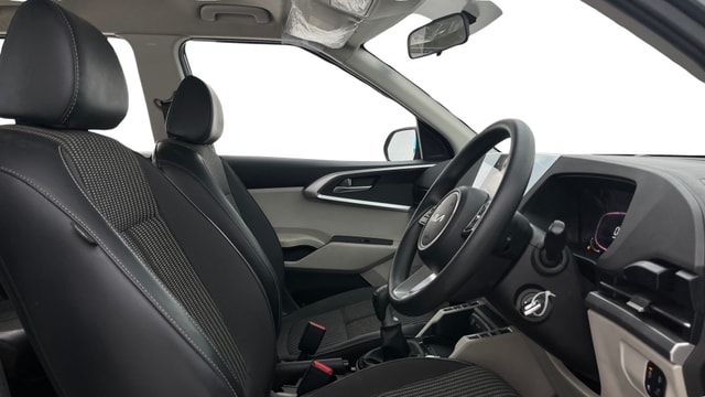 View Kia Carens Image 27 Used Kia Carens Image 27