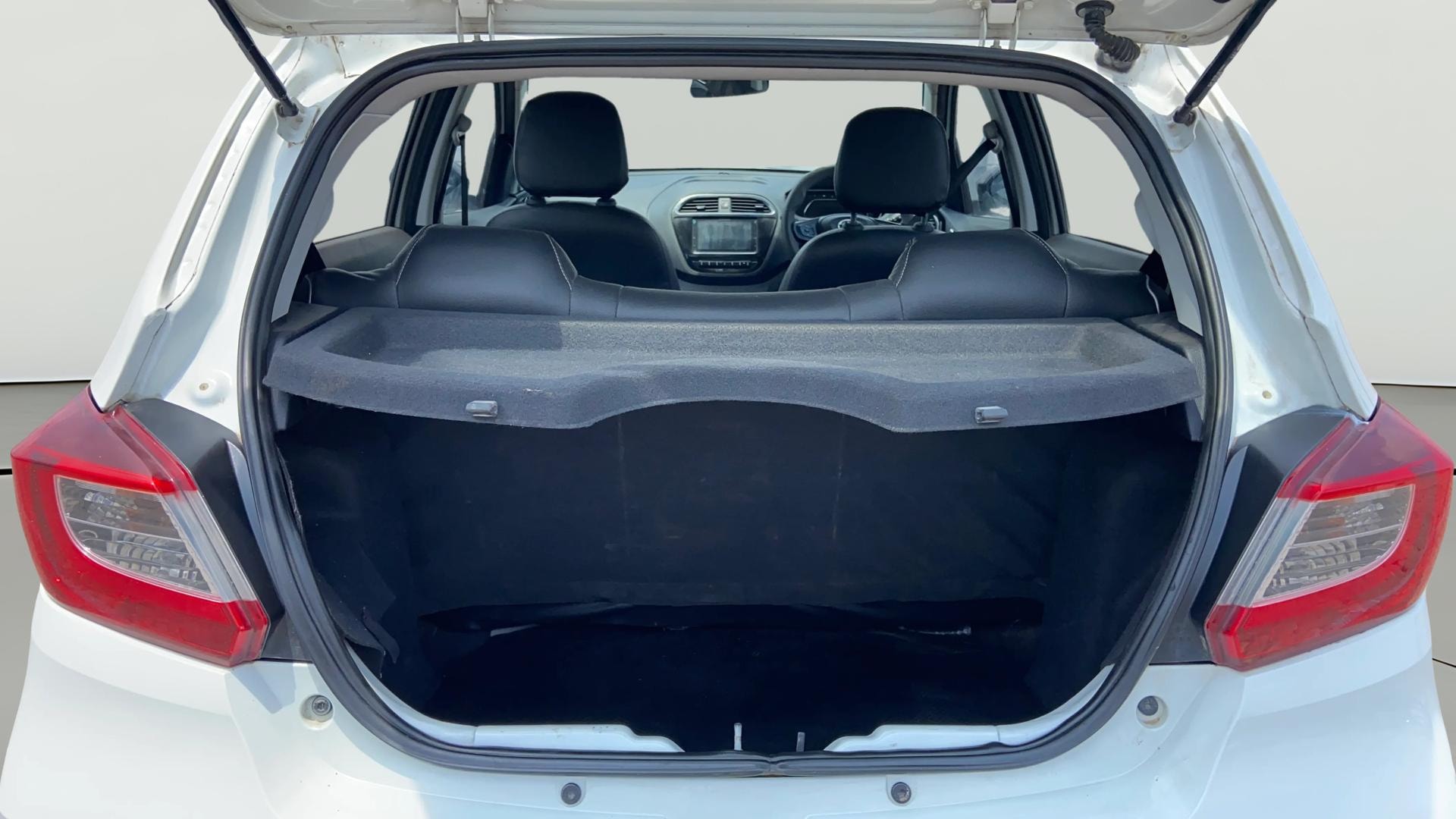 View 2021 Tata Tiago Revotorq XB Image 37 Used 2021 Tata Tiago Revotorq XB Image 37