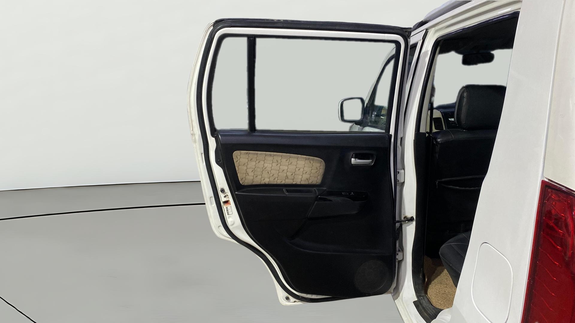View 2018 Maruti Suzuki 1000 Base Variant Image 22 Used 2018 Maruti Suzuki 1000 Base Variant Image 22