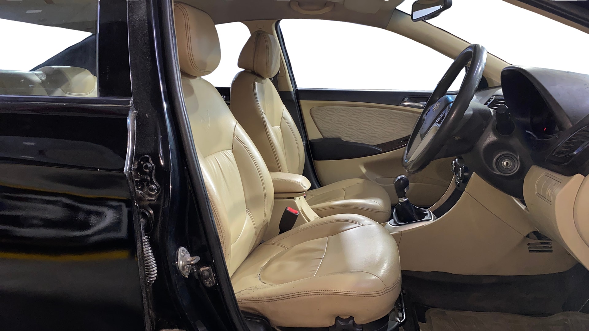 View 2015 Hyundai Fluidic Verna 1.4 VTVT CX Image 26 Used 2015 Hyundai Fluidic Verna 1.4 VTVT CX Image 26
