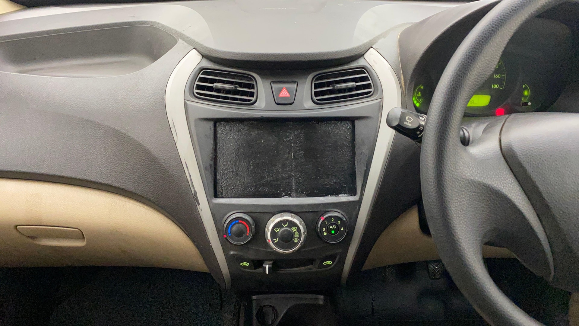View 2016 Hyundai EON Era Plus Image 17 Used 2016 Hyundai EON Era Plus Image 17