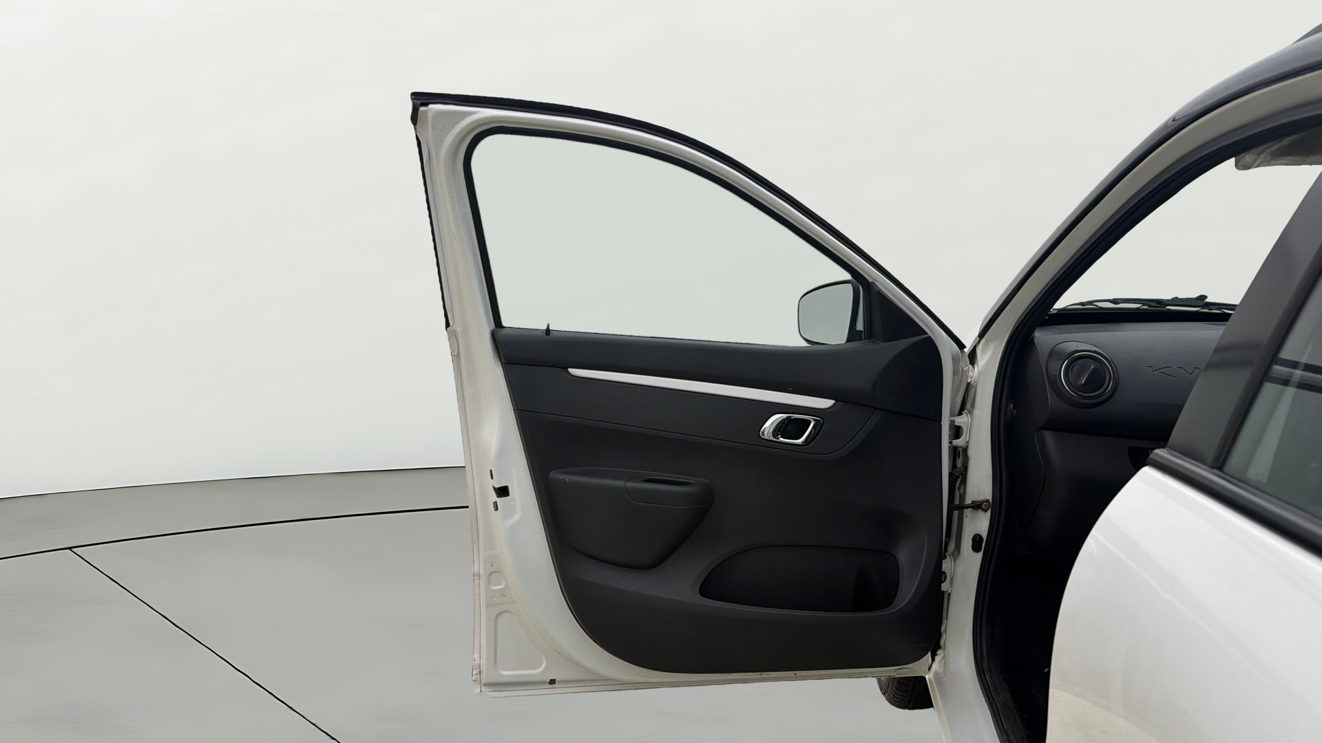 View 2024 Renault Kwid RXL 1.0 BS IV Image 31 Used 2024 Renault Kwid RXL 1.0 BS IV Image 31