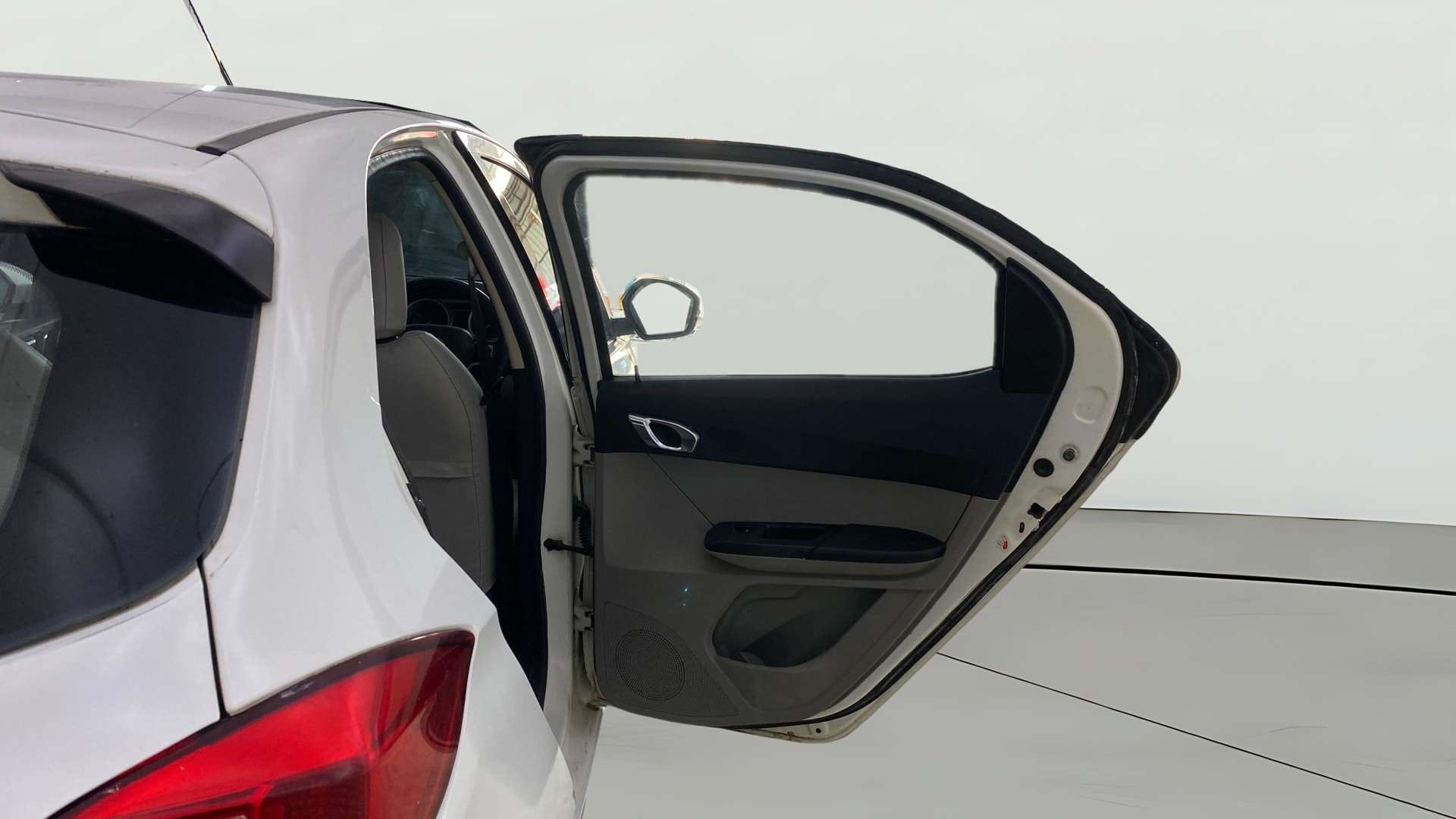 View 2016 Tata Tiago Revotorq XB Image 7 Used 2016 Tata Tiago Revotorq XB Image 7