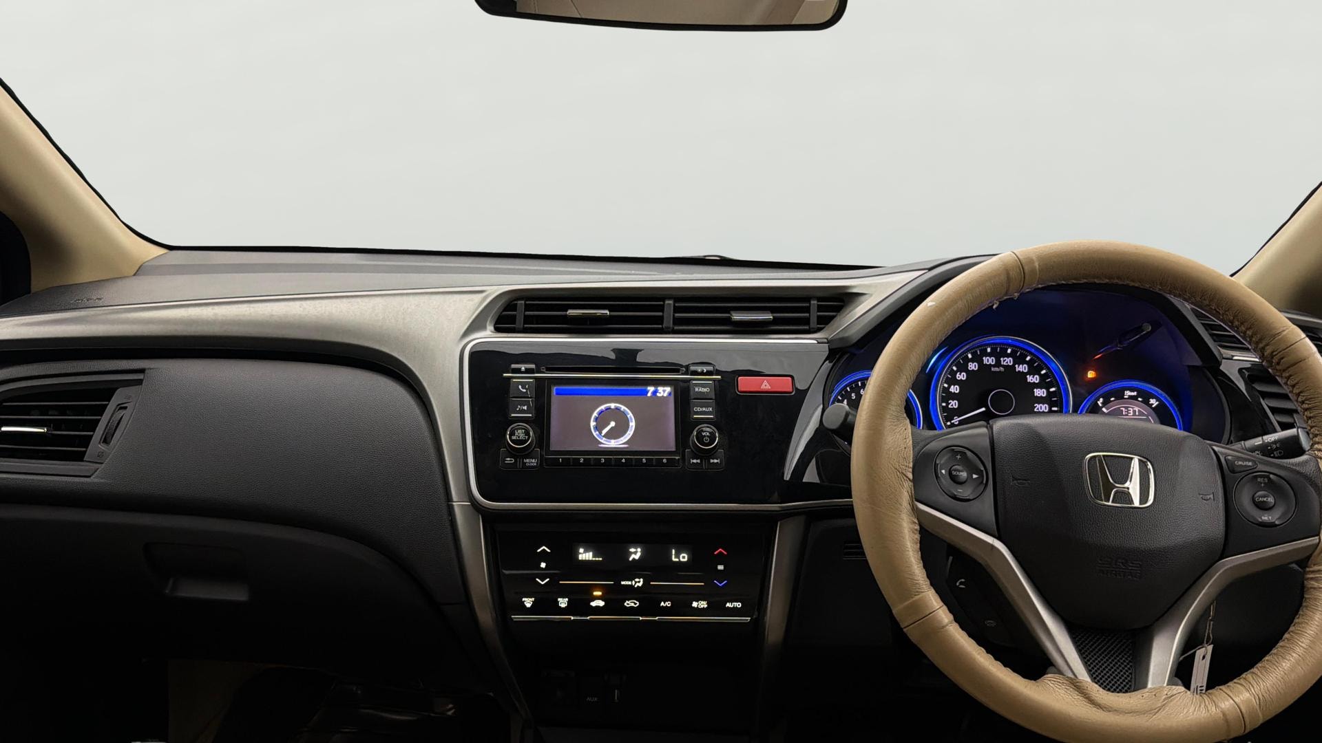 View 2015 Honda City ZX MT Diesel Anniversary Edition Image 18 Used 2015 Honda City ZX MT Diesel Anniversary Edition Image 18