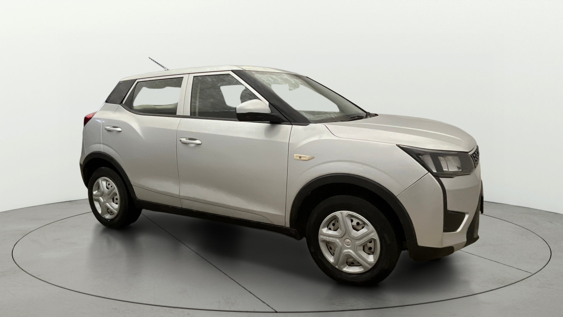 View 2021 Mahindra XUV300 W4 Petrol BS IV Image 22 Used 2021 Mahindra XUV300 W4 Petrol BS IV Image 22