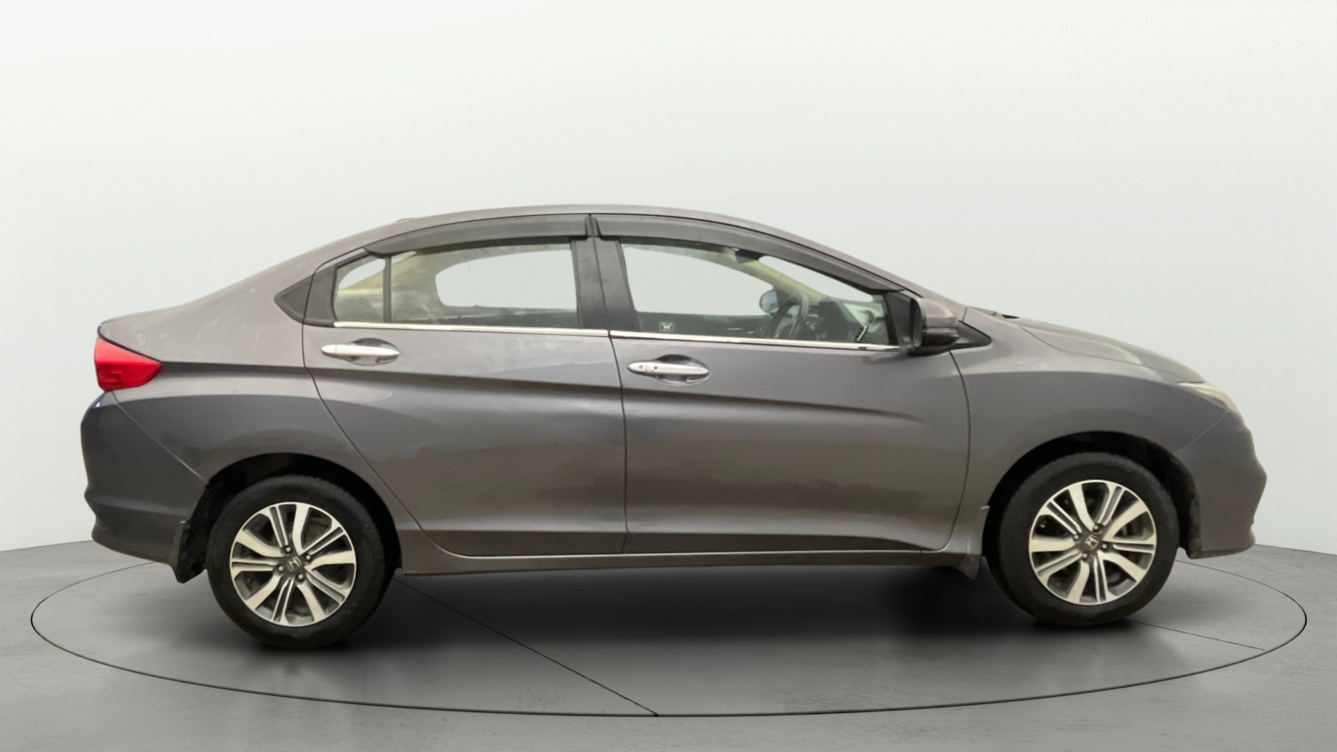 View 2017 Honda City ZX MT Diesel Anniversary Edition Image 27 Used 2017 Honda City ZX MT Diesel Anniversary Edition Image 27