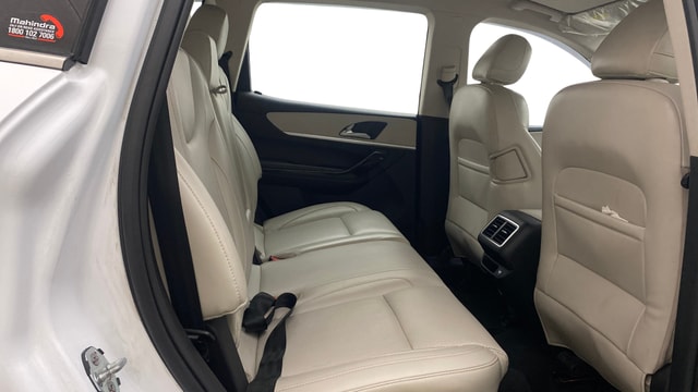 View Mahindra XUV700 Image 38 Used Mahindra XUV700 Image 38