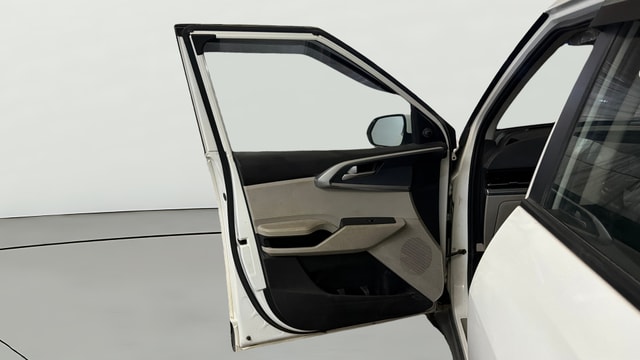 View Kia Carens Image 32 Used Kia Carens Image 32