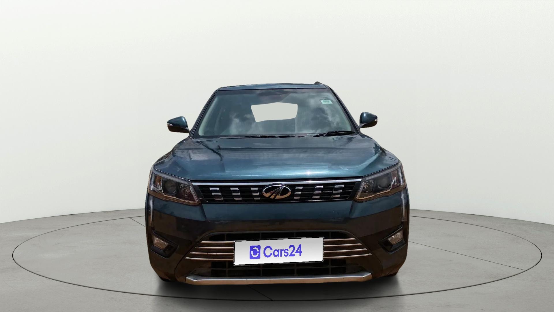 View 2019 Mahindra XUV300 W4 Petrol BS IV Image 1 Used 2019 Mahindra XUV300 W4 Petrol BS IV Image 1