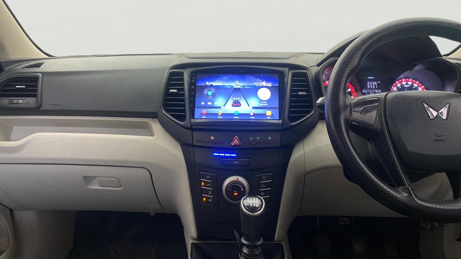 View 2024 Mahindra XUV300 W4 Petrol BS IV Image 17 Used 2024 Mahindra XUV300 W4 Petrol BS IV Image 17