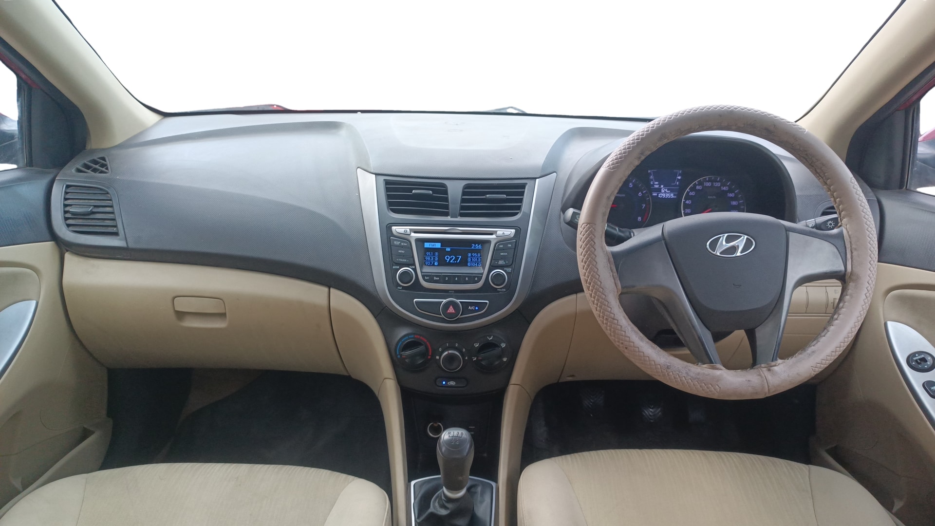 View 2015 Hyundai Fluidic Verna 1.4 VTVT CX Image 15 Used 2015 Hyundai Fluidic Verna 1.4 VTVT CX Image 15