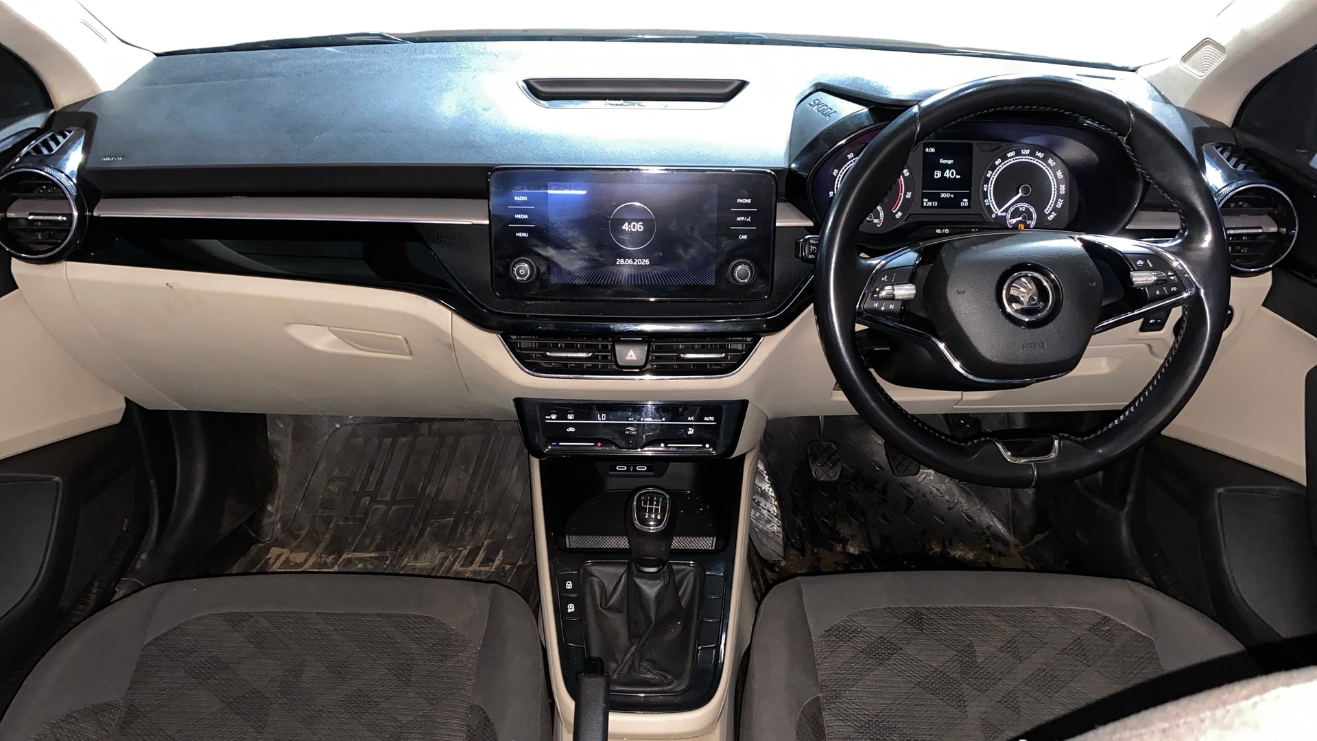 View 2022 Skoda Slavia Ambition 1.0 TSI MT Image 15 Used 2022 Skoda Slavia Ambition 1.0 TSI MT Image 15