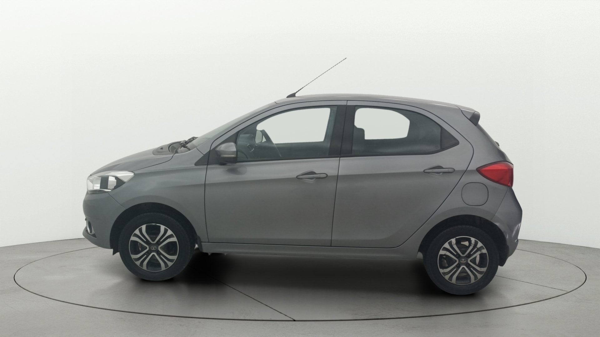 View 2019 Tata Tiago Revotorq XB Image 5 Used 2019 Tata Tiago Revotorq XB Image 5
