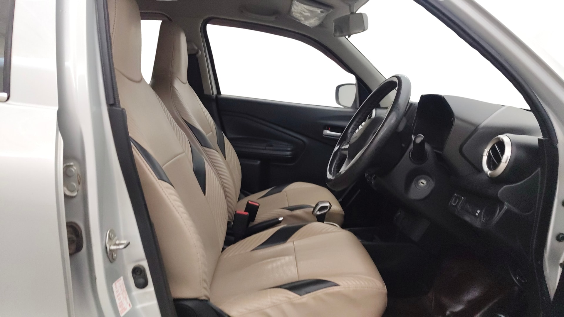 View 2022 Maruti Suzuki 1000 Base Variant Image 25 Used 2022 Maruti Suzuki 1000 Base Variant Image 25