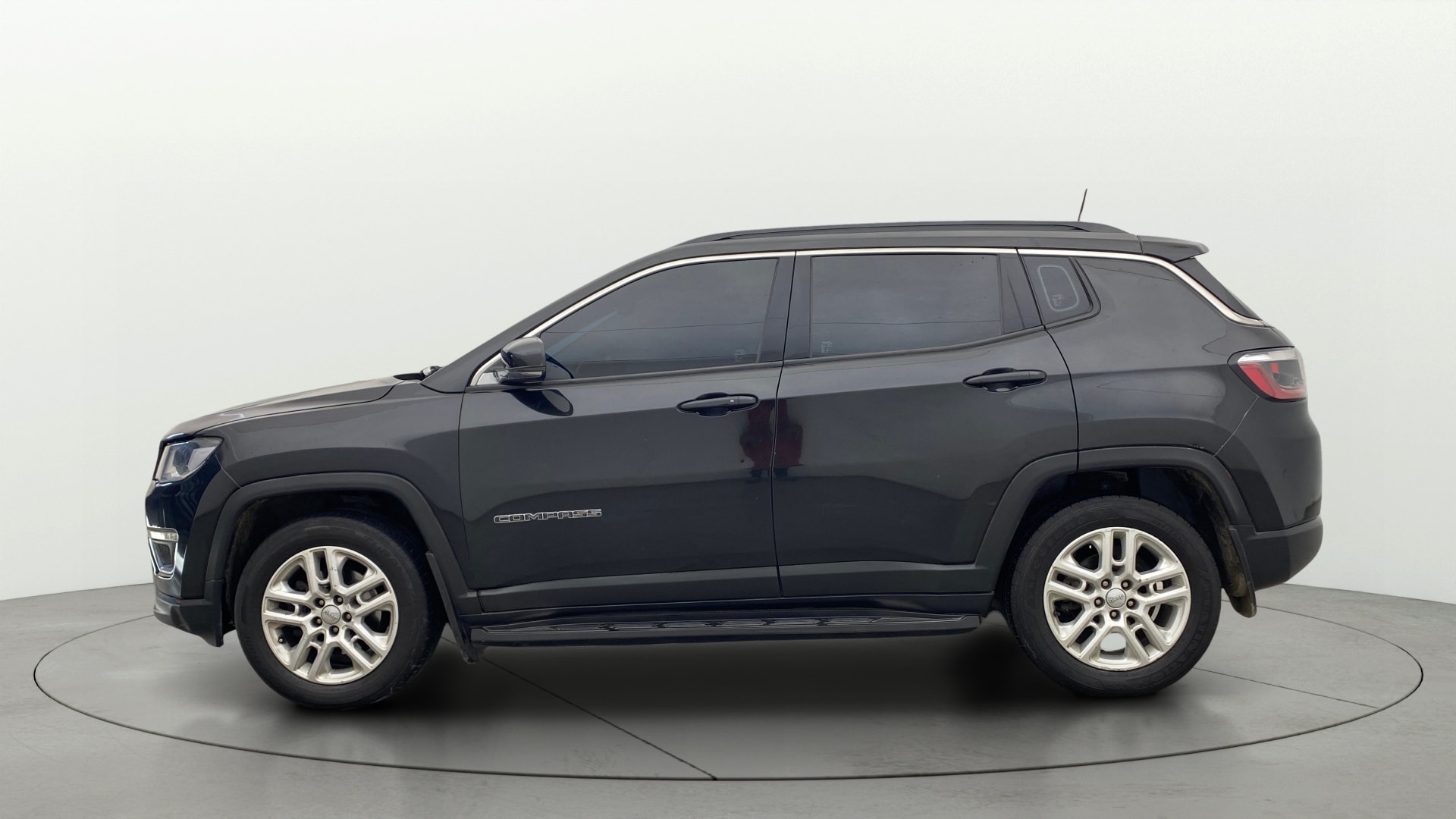 View 2017 Jeep Compass Limited 4X4 2.0 Diesel BS IV Image 5 Used 2017 Jeep Compass Limited 4X4 2.0 Diesel BS IV Image 5