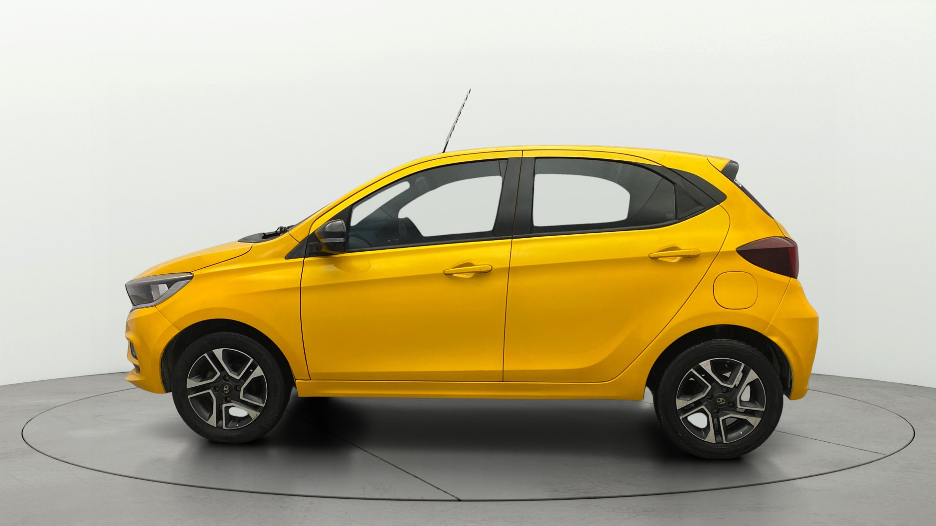 View 2020 Tata Tiago Revotorq XB Image 5 Used 2020 Tata Tiago Revotorq XB Image 5