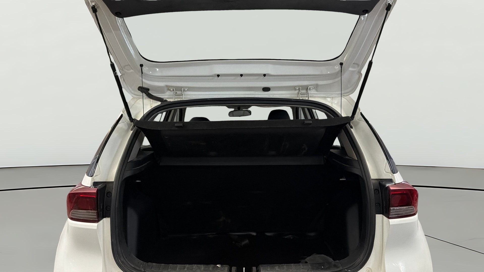 View 2023 Kia Sonet HTK Plus iMT Petrol Image 39 Used 2023 Kia Sonet HTK Plus iMT Petrol Image 39