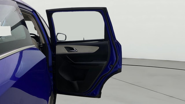 View Mahindra XUV700 Image 6 Used Mahindra XUV700 Image 6