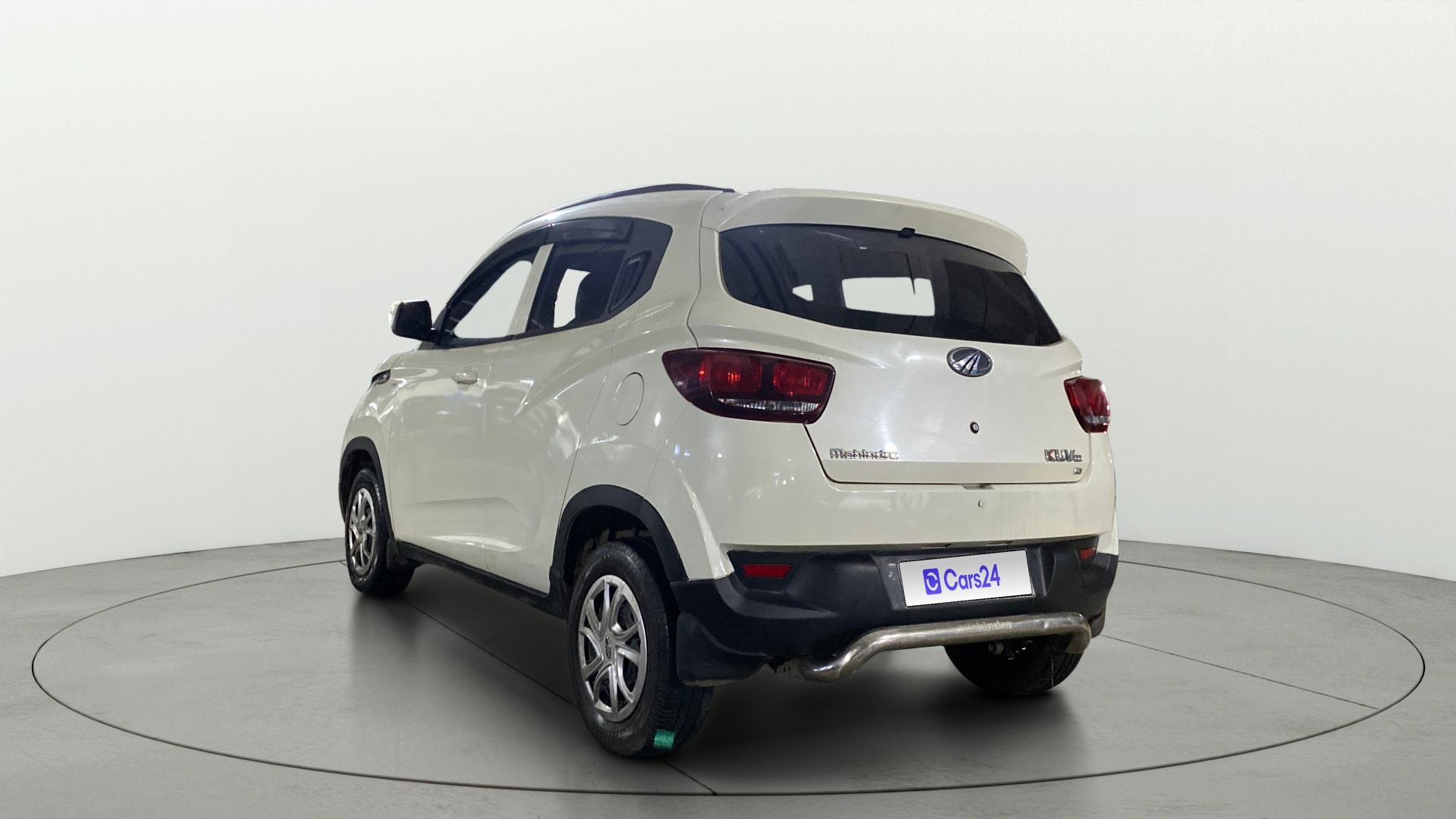 View 2017 Mahindra KUV100 K4 Plus Petrol 6 Seater BS IV Image 2 Used 2017 Mahindra KUV100 K4 Plus Petrol 6 Seater BS IV Image 2