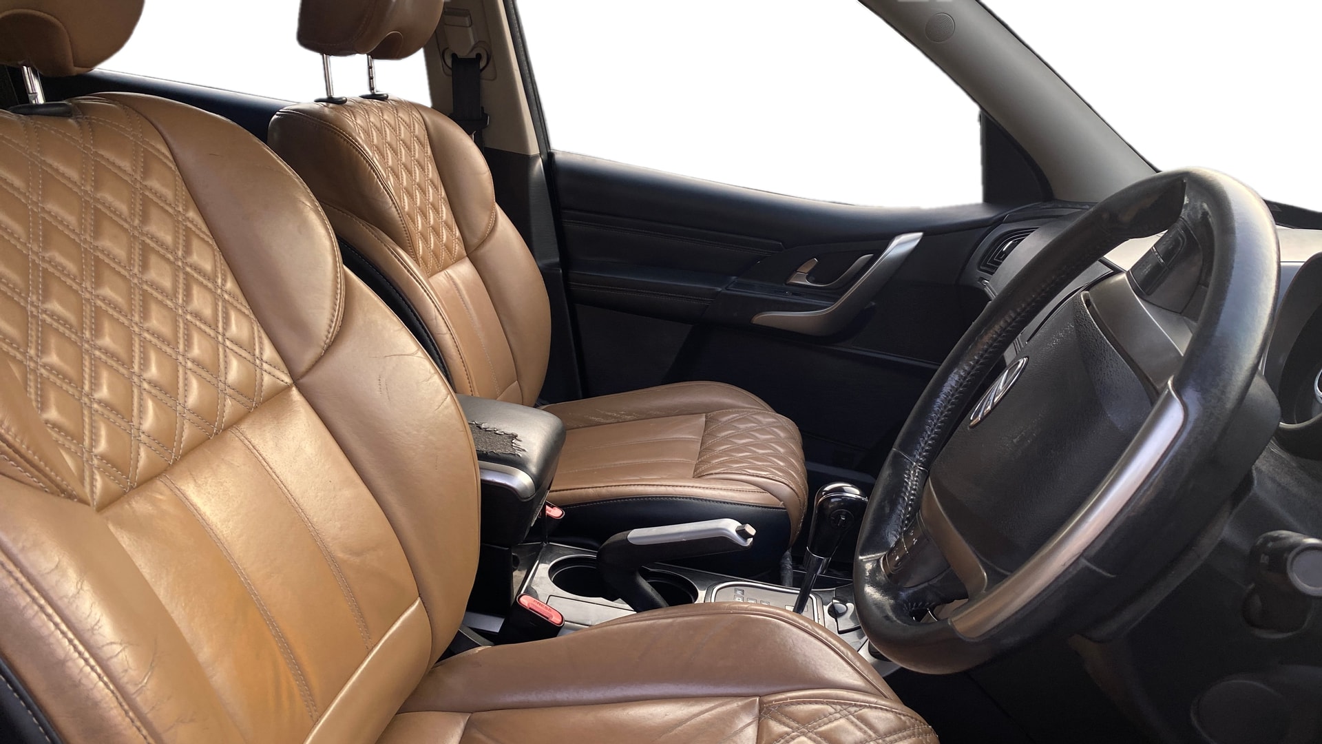 View 2018 Mahindra XUV500 W11 AT Image 19 Used 2018 Mahindra XUV500 W11 AT Image 19