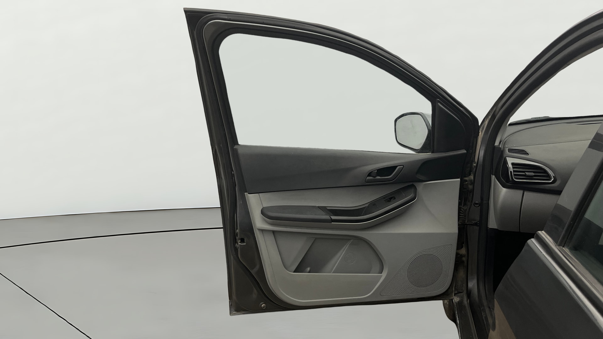 View 2021 Tata Tiago Revotorq XB Image 36 Used 2021 Tata Tiago Revotorq XB Image 36