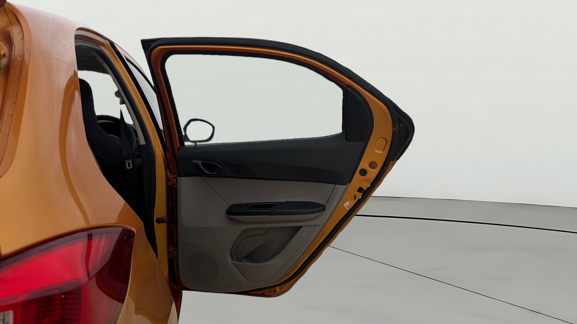 View 2016 Tata Tiago Revotorq XB Image 7 Used 2016 Tata Tiago Revotorq XB Image 7