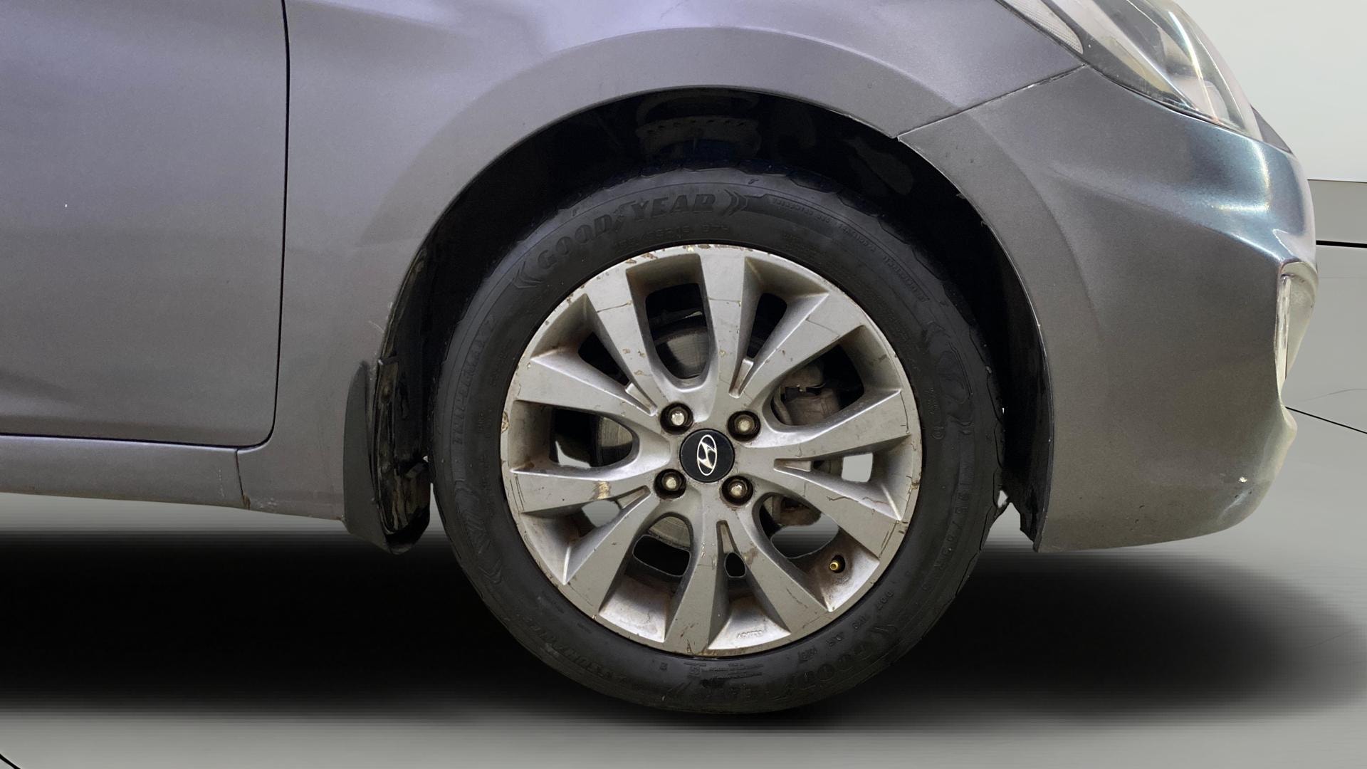 View 2014 Hyundai Fluidic Verna 1.6 VTVT SX AT Image 40 Used 2014 Hyundai Fluidic Verna 1.6 VTVT SX AT Image 40