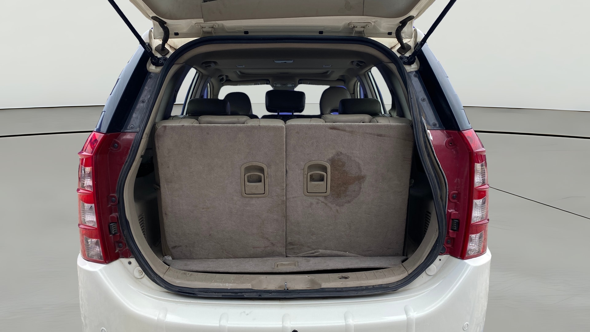View 2017 Mahindra XUV500 W10 FWD AT Image 41 Used 2017 Mahindra XUV500 W10 FWD AT Image 41