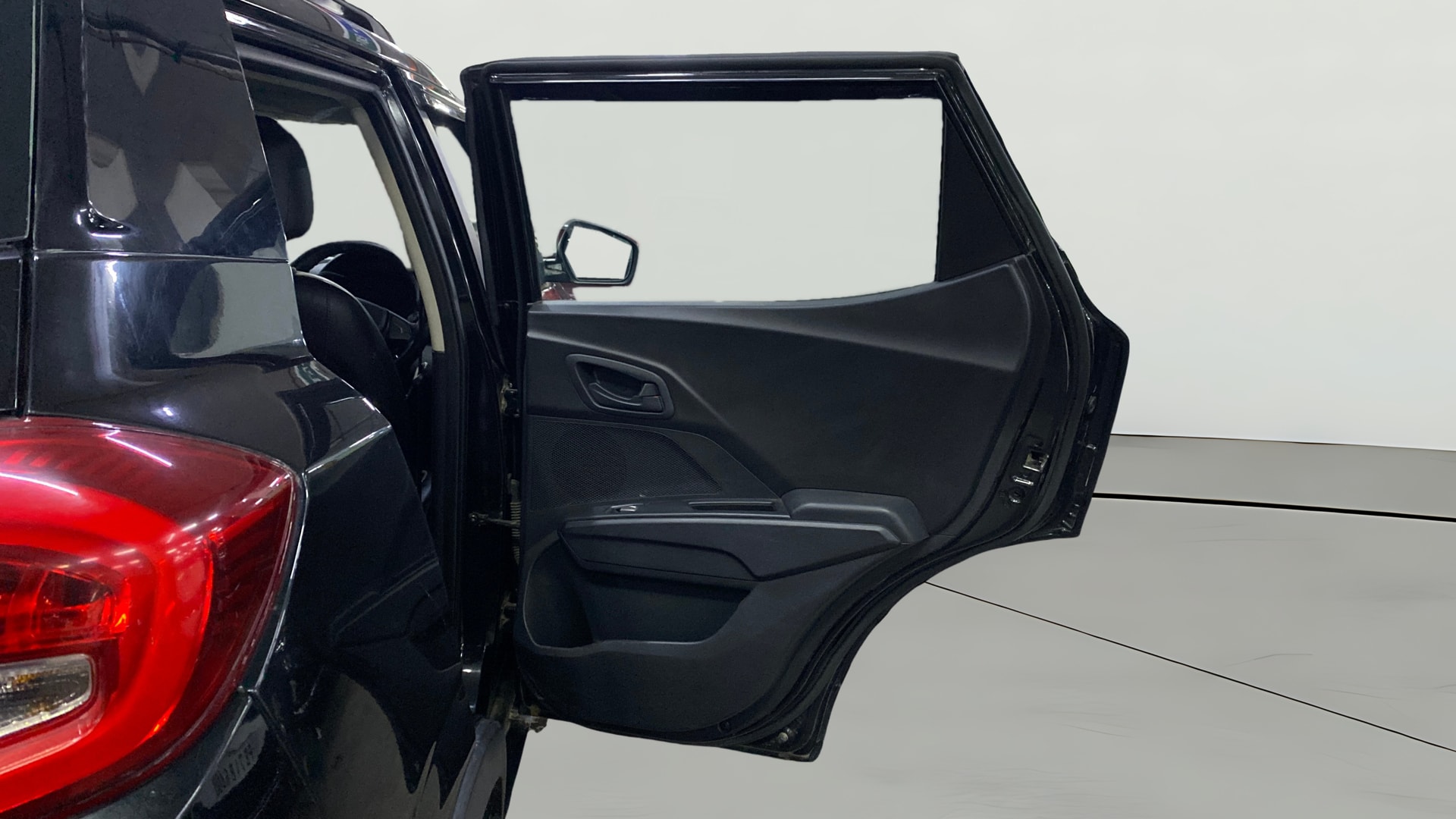Used 2023 Mahindra XUV300 Used 2023 Mahindra XUV300