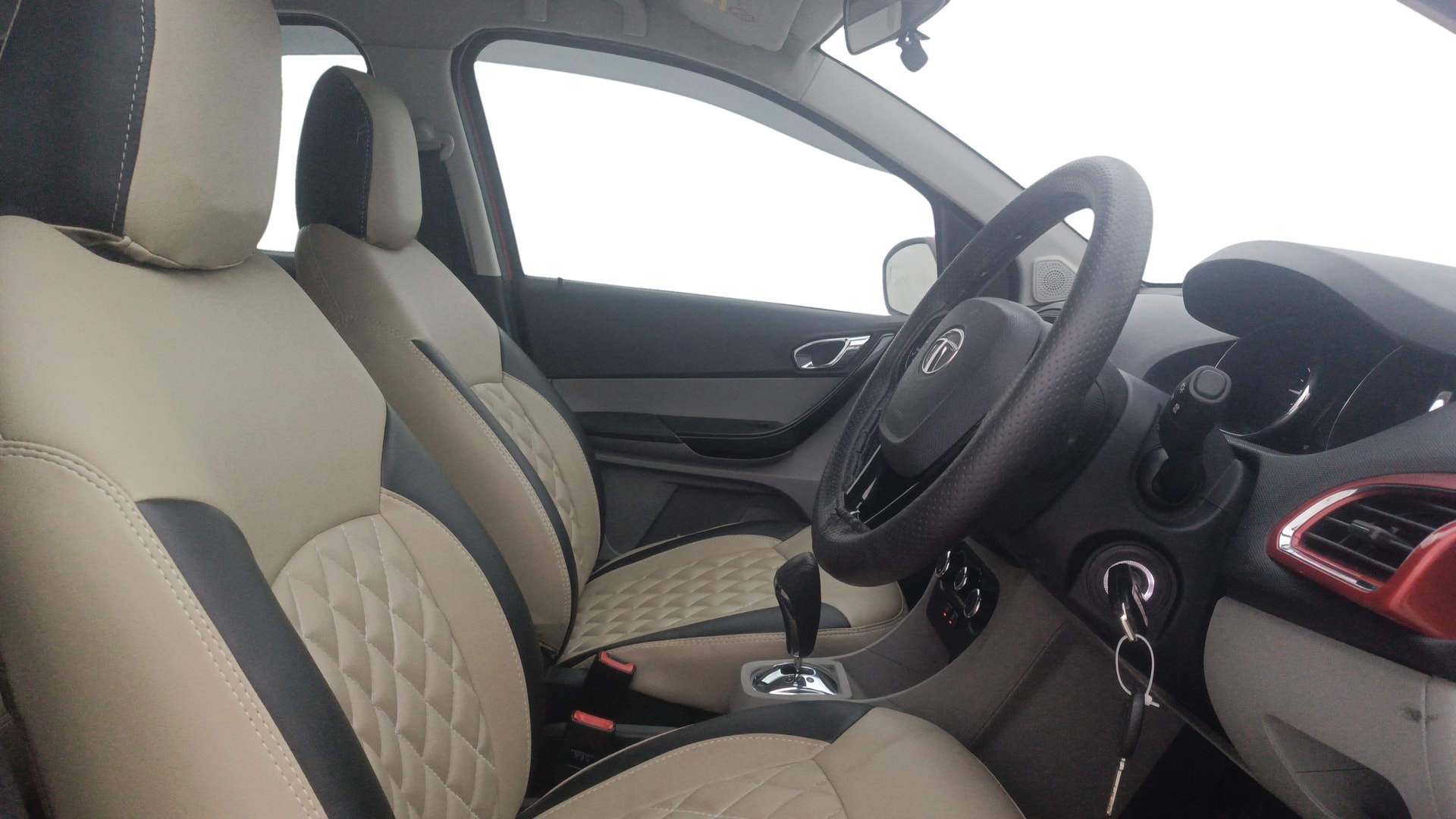 View 2019 Tata Tiago Revotorq XB Image 17 Used 2019 Tata Tiago Revotorq XB Image 17