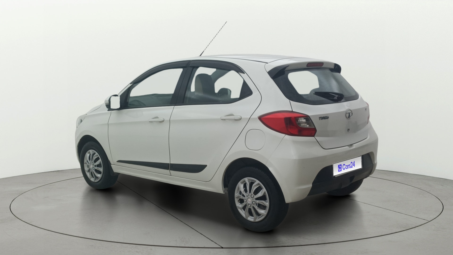 View 2019 Tata Tiago Revotorq XB Image 2 Used 2019 Tata Tiago Revotorq XB Image 2