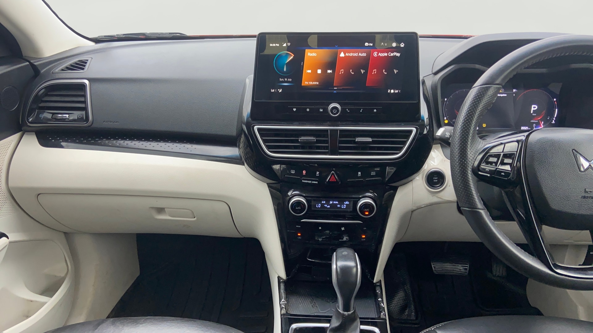 View 2024 Mahindra XUV 3XO AX5L 1.2 TGDi AT Image 33 Used 2024 Mahindra XUV 3XO AX5L 1.2 TGDi AT Image 33