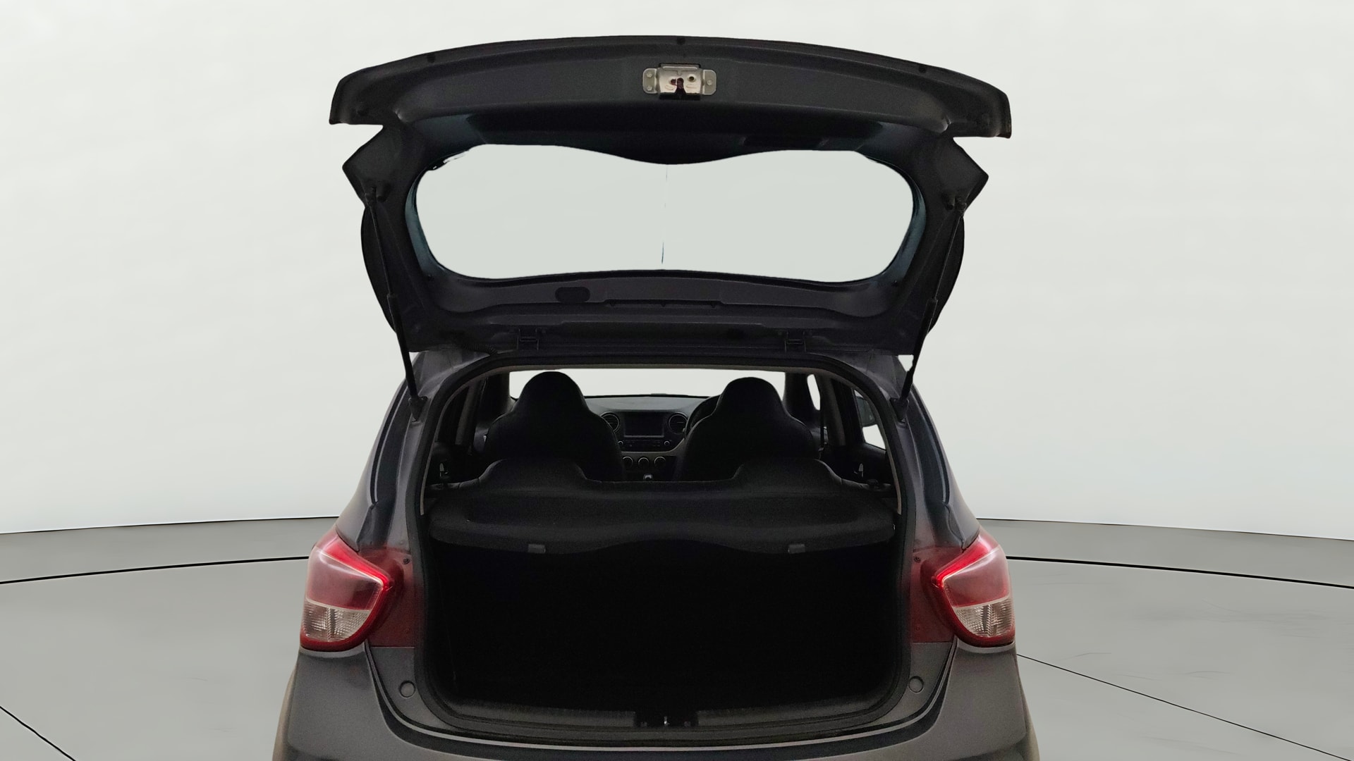 View 2018 Hyundai Grand i10 1.2 Sportz AT Petrol Image 16 Used 2018 Hyundai Grand i10 1.2 Sportz AT Petrol Image 16
