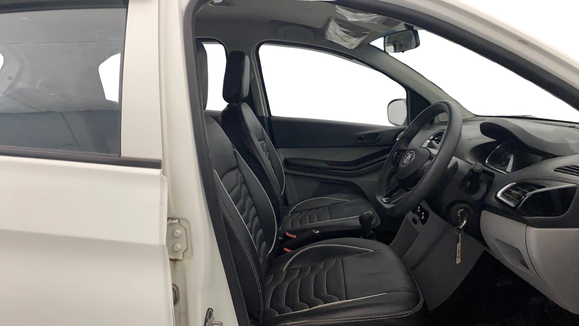 View 2022 Tata Tiago Revotorq XB Image 25 Used 2022 Tata Tiago Revotorq XB Image 25