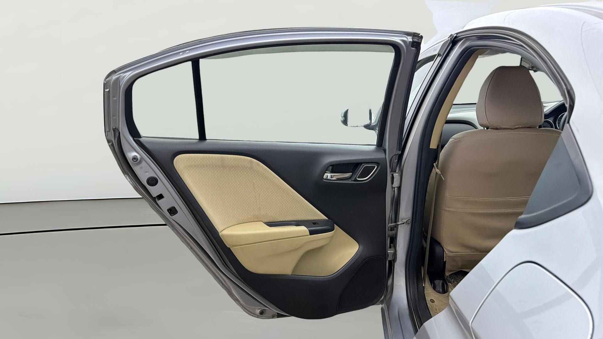 View 2020 Honda City ZX MT Diesel Anniversary Edition Image 23 Used 2020 Honda City ZX MT Diesel Anniversary Edition Image 23