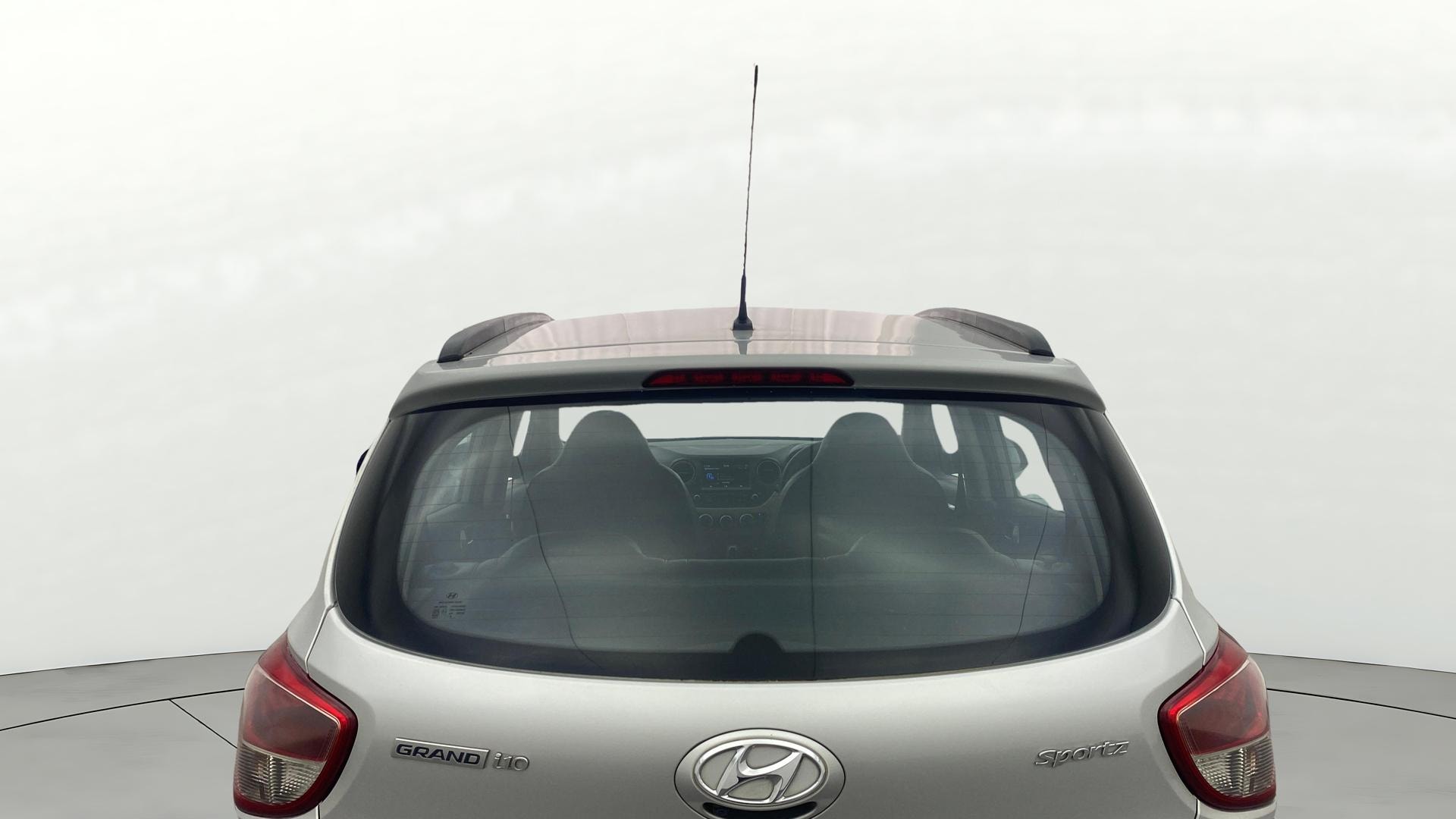 View 2018 Hyundai Grand i10 1.2 Sportz AT Petrol Image 4 Used 2018 Hyundai Grand i10 1.2 Sportz AT Petrol Image 4