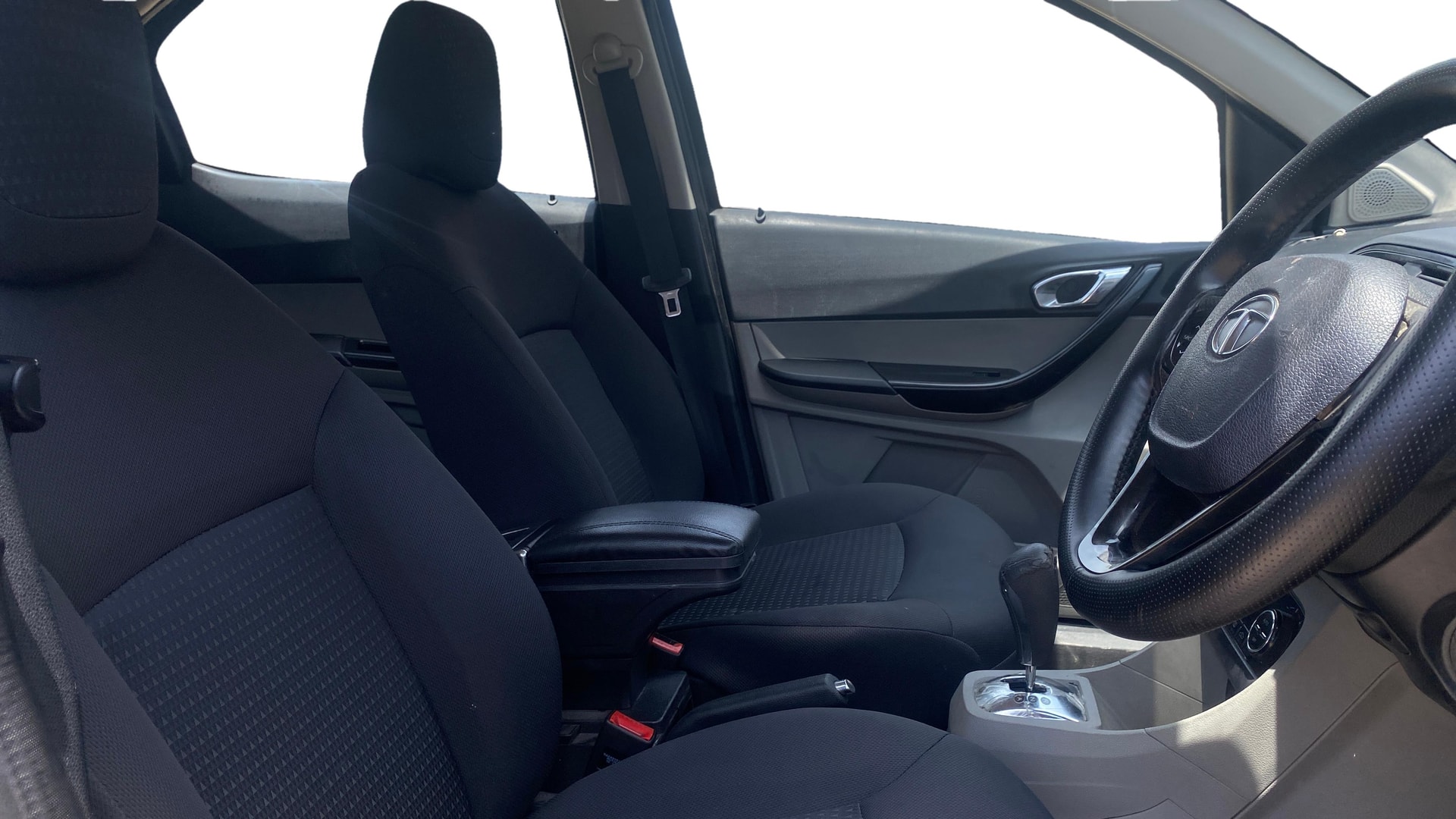View 2020 Tata Tiago Revotorq XB Image 25 Used 2020 Tata Tiago Revotorq XB Image 25