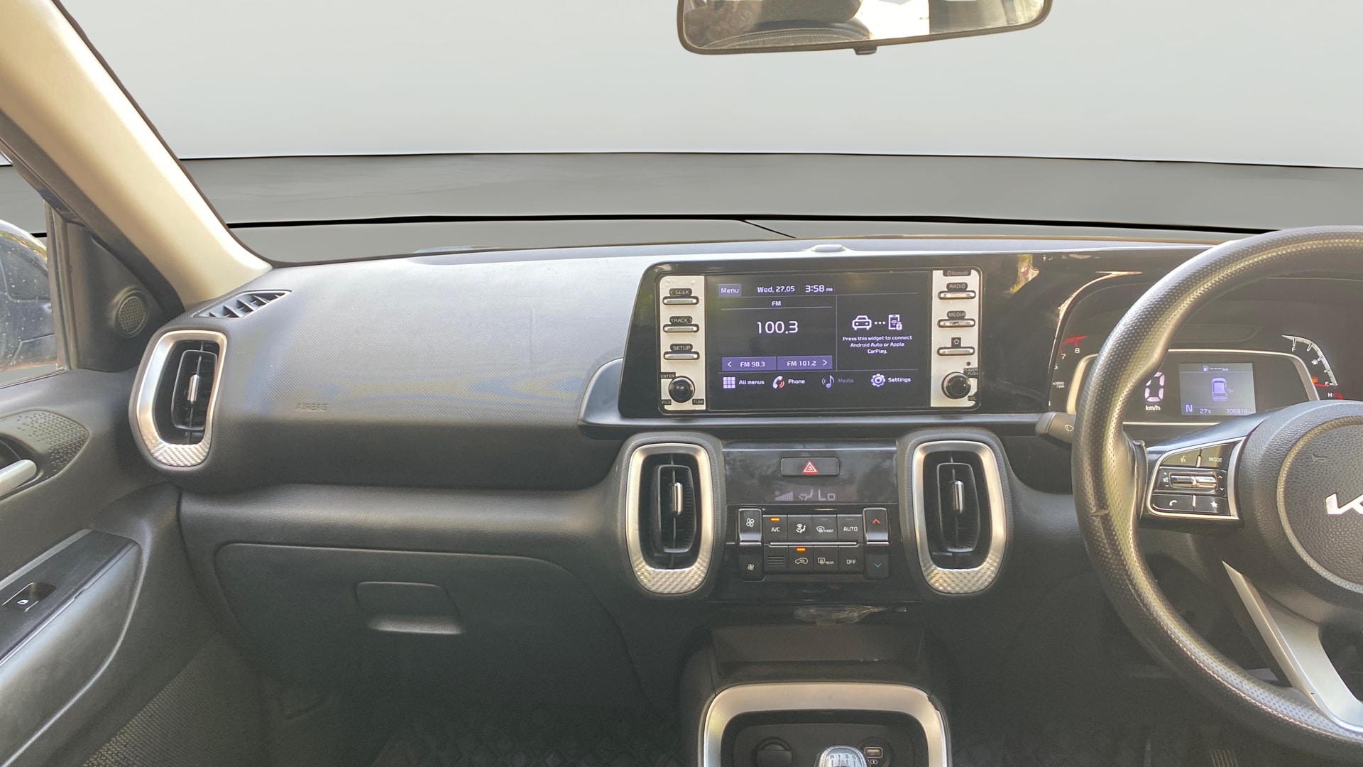 View 2022 Kia Sonet HTK Plus iMT Petrol Image 17 Used 2022 Kia Sonet HTK Plus iMT Petrol Image 17