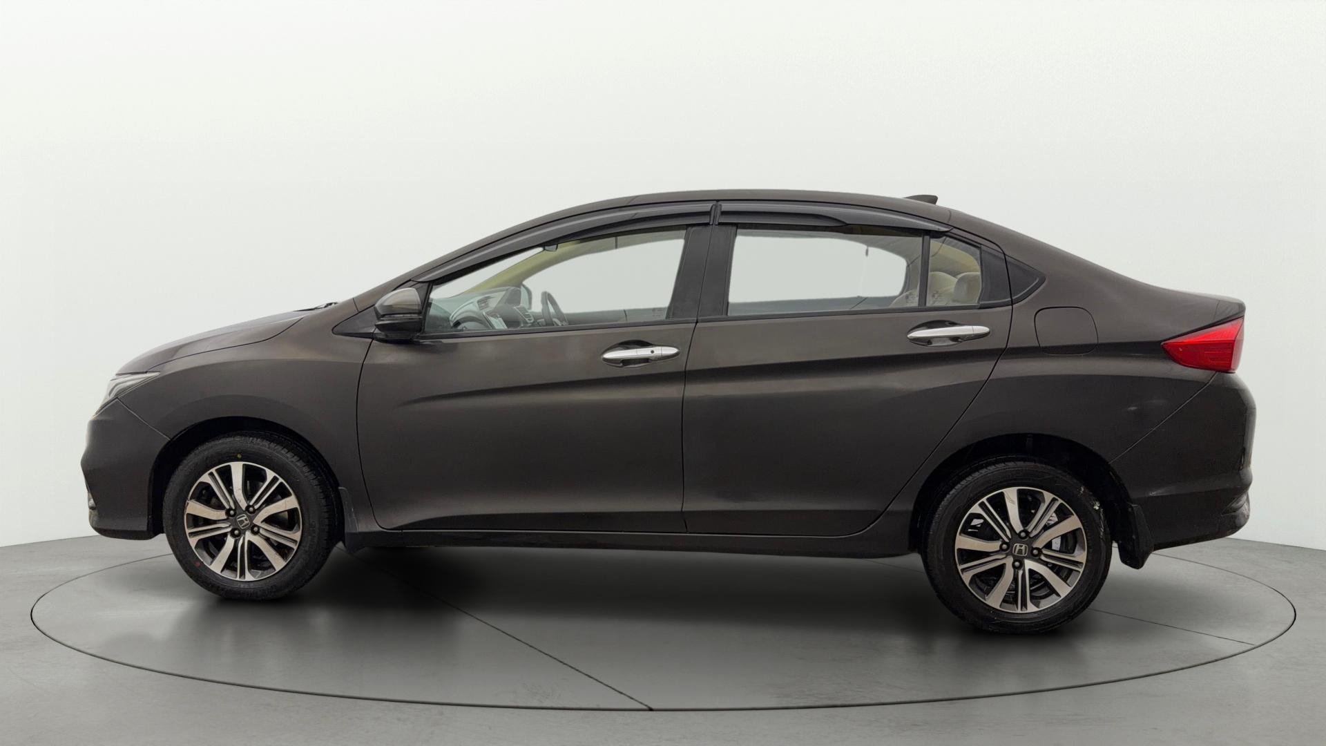 View 2019 Honda City ZX MT Diesel Anniversary Edition Image 26 Used 2019 Honda City ZX MT Diesel Anniversary Edition Image 26