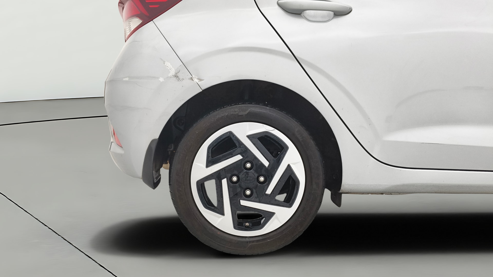 View 2024 Hyundai Grand i10 Nios Sportz Petrol AMT Image 33 Used 2024 Hyundai Grand i10 Nios Sportz Petrol AMT Image 33