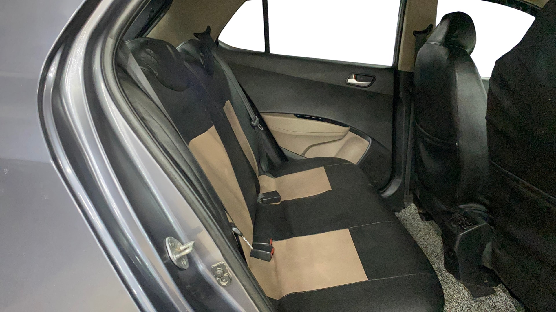 View 2017 Hyundai Grand i10 Sportz 1.2 Kappa Image 13 Used 2017 Hyundai Grand i10 Sportz 1.2 Kappa Image 13