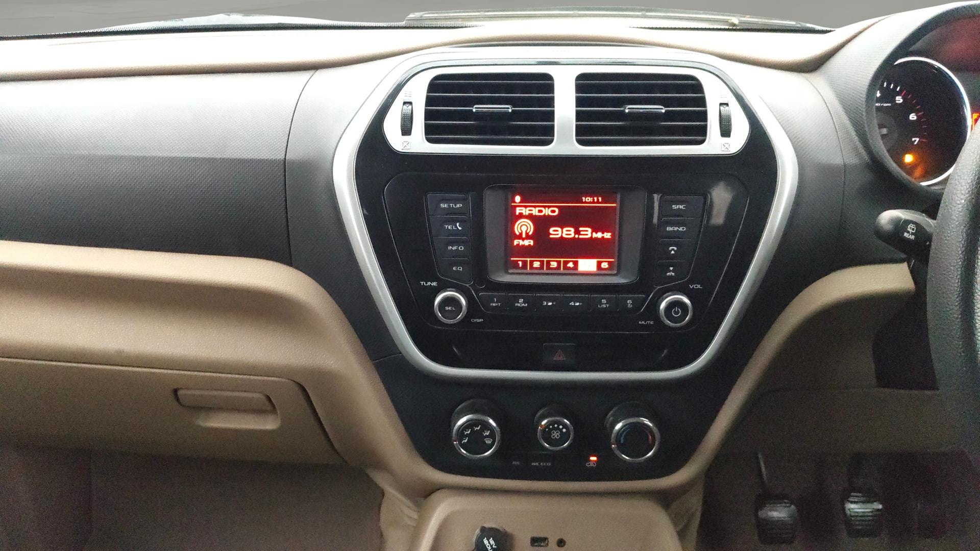 View 2016 Mahindra TUV300 T8 Image 18 Used 2016 Mahindra TUV300 T8 Image 18