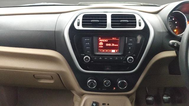 View Mahindra TUV300 Image 18 Used Mahindra TUV300 Image 18