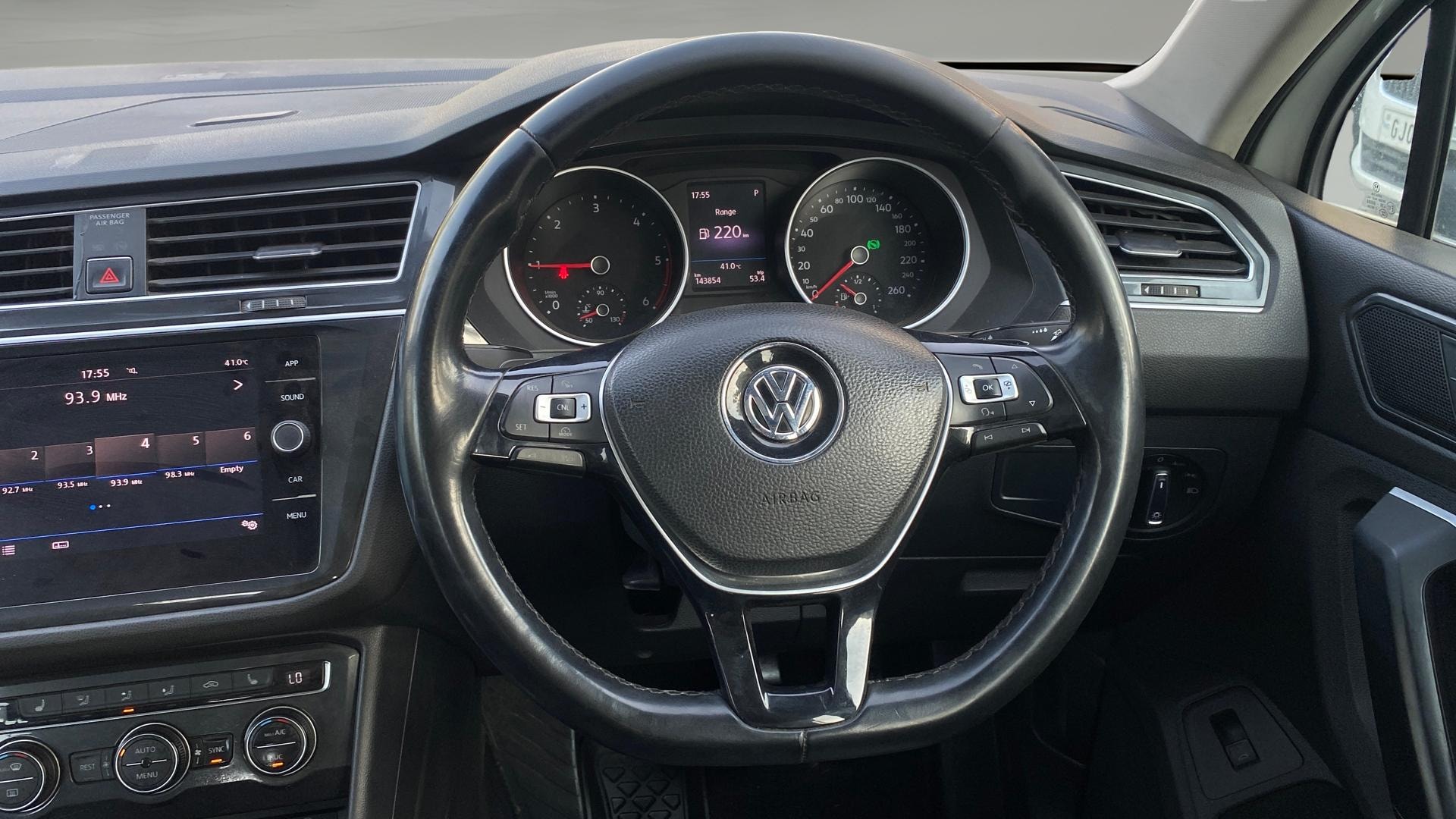 View 2018 Volkswagen Tiguan DSG 4MOTION Comfortline Image 13 Used 2018 Volkswagen Tiguan DSG 4MOTION Comfortline Image 13