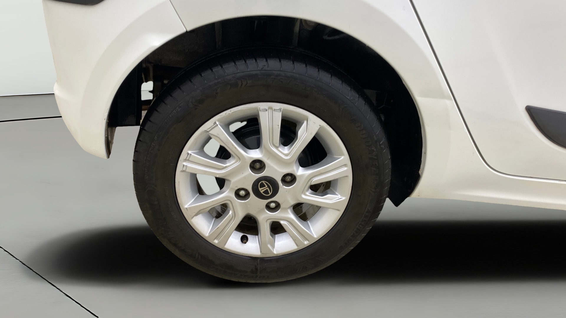 View 2017 Tata Tiago Revotorq XB Image 23 Used 2017 Tata Tiago Revotorq XB Image 23