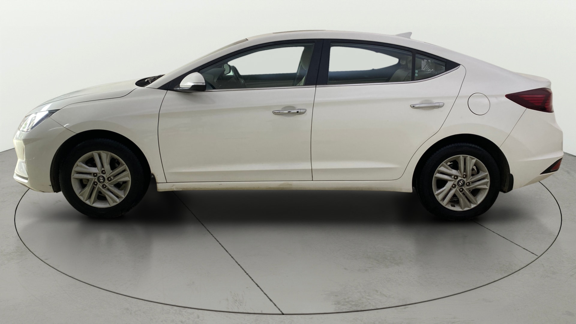 View 2021 Hyundai Elantra 1.6 CRDi S Image 26 Used 2021 Hyundai Elantra 1.6 CRDi S Image 26