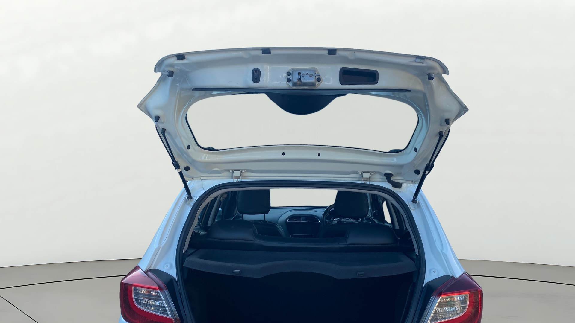 View 2020 Tata Tiago Revotorq XB Image 17 Used 2020 Tata Tiago Revotorq XB Image 17